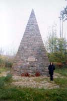 Шперенберг, памятная пирамида